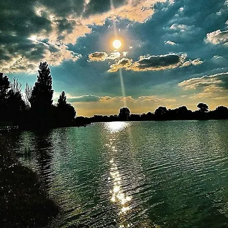 Tavirozsa Vendeghaz *